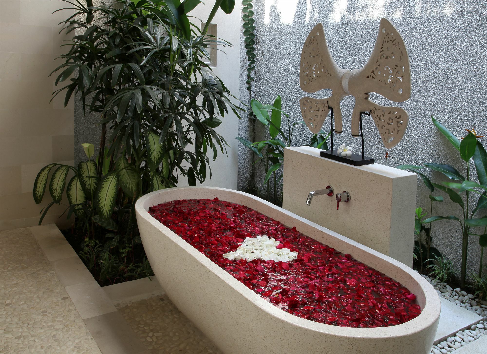Nyaman Hotel 4*